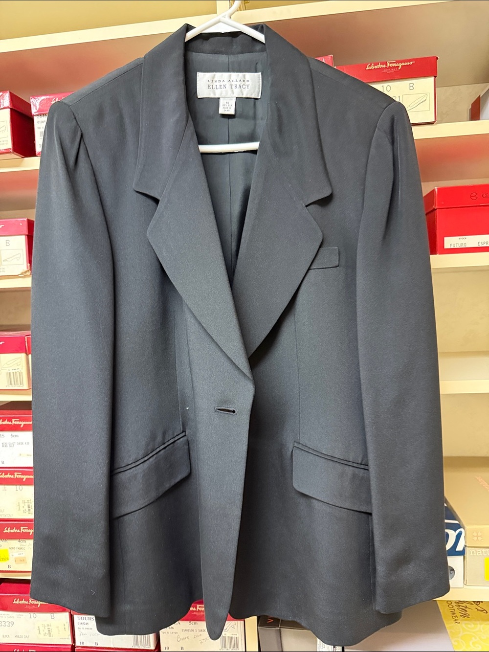 Ellen Tracy 100% silk black Button closure Blazer